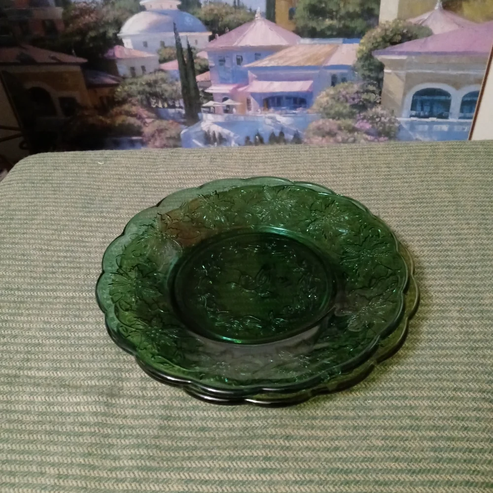 Princess House Vintage Green plate Size 🍍Size 8" Crystal Emerald Green. 🍱 - Picture 3 of 6